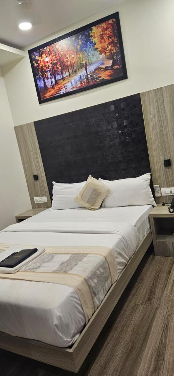Hotel Arts International Mumbai Exterior photo