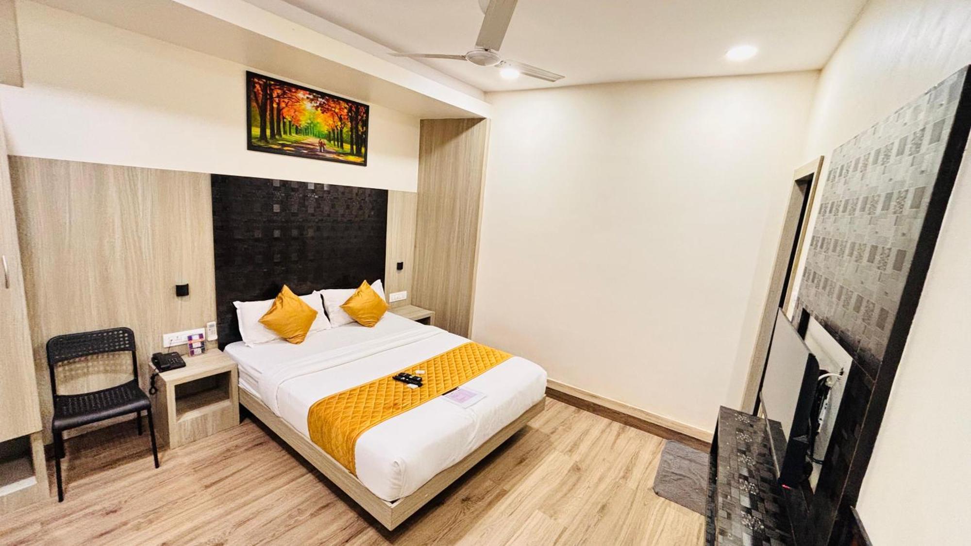 Hotel Arts International Mumbai Exterior photo