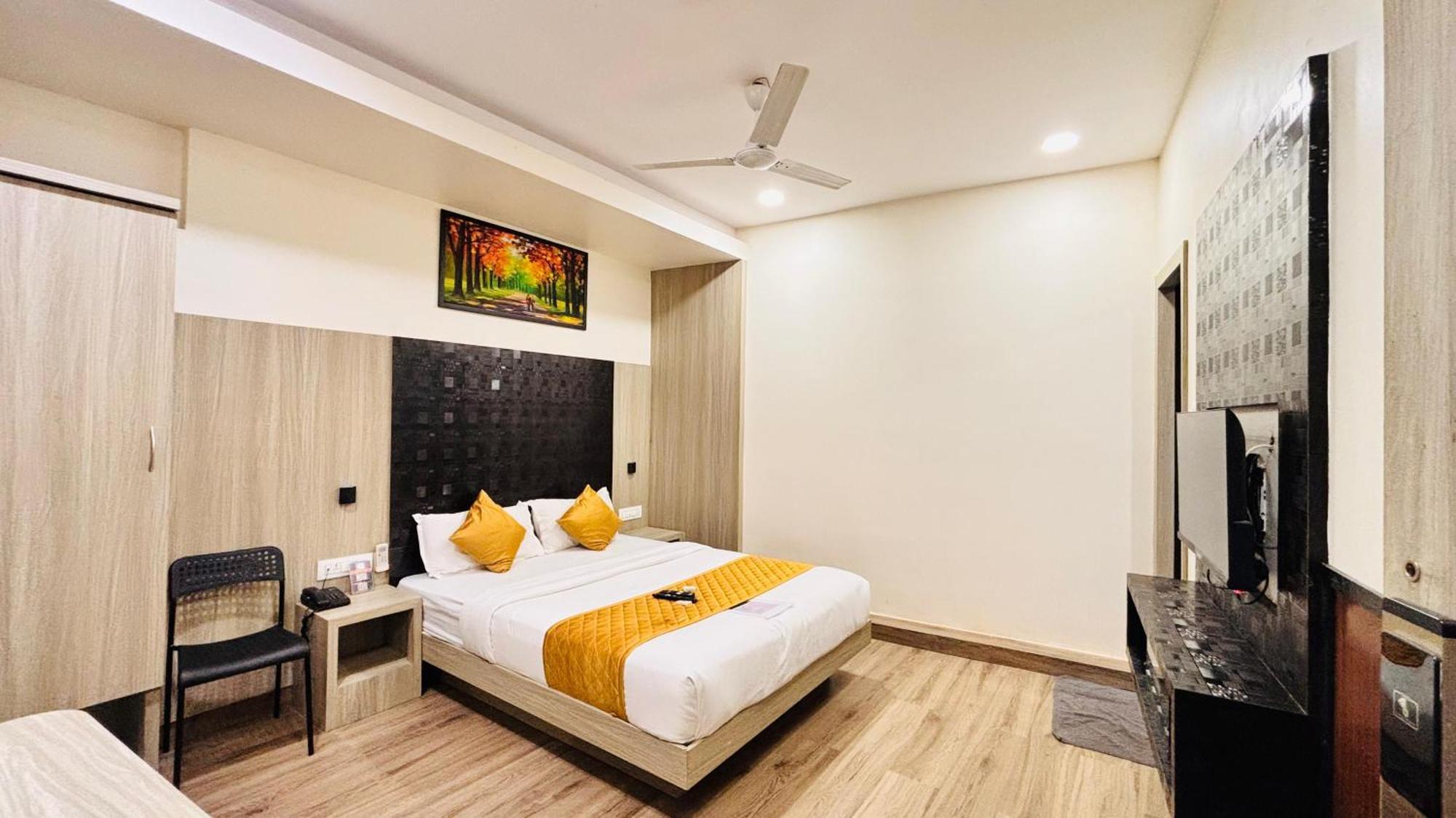Hotel Arts International Mumbai Exterior photo