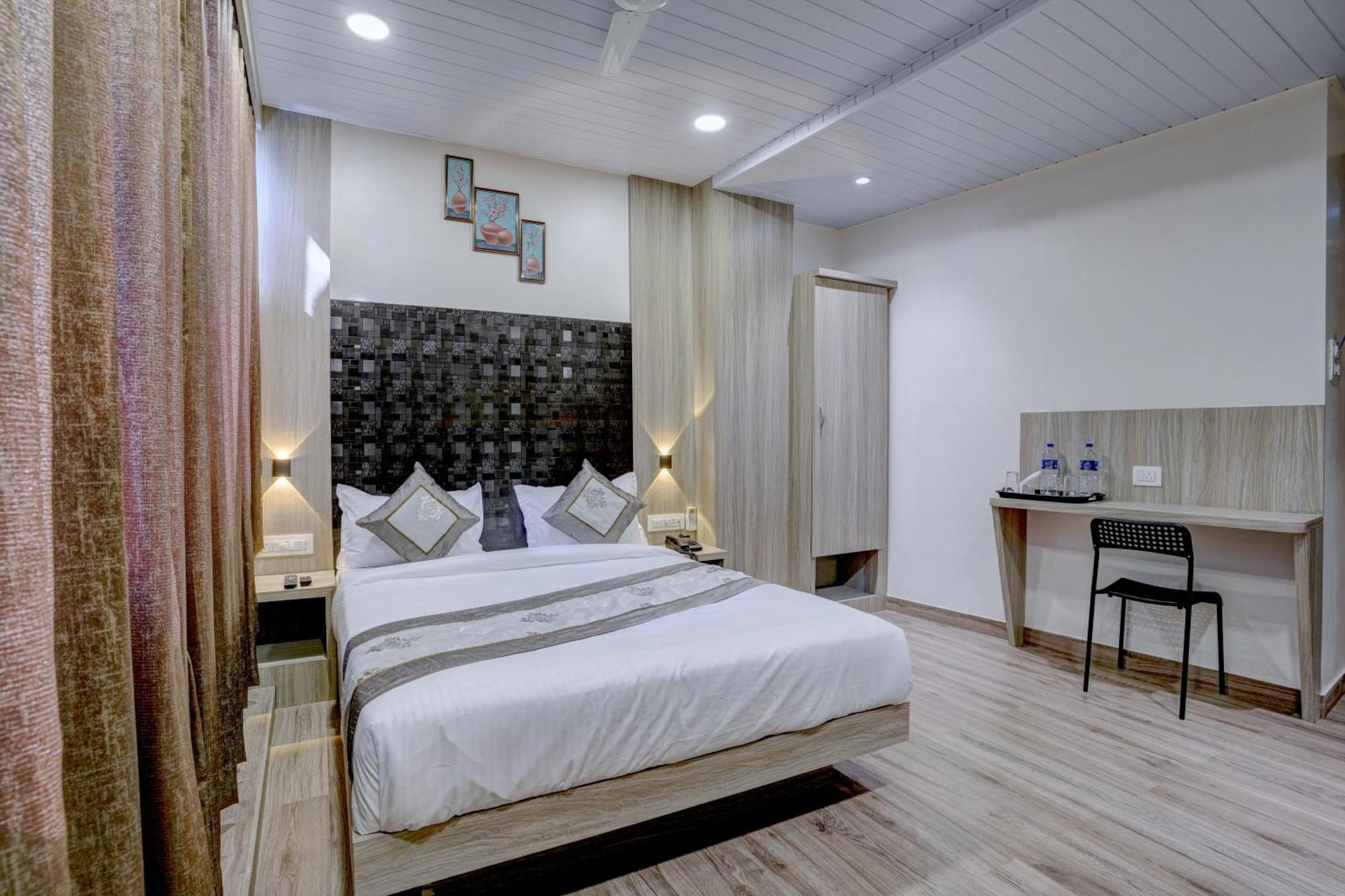 Hotel Arts International Mumbai Exterior photo