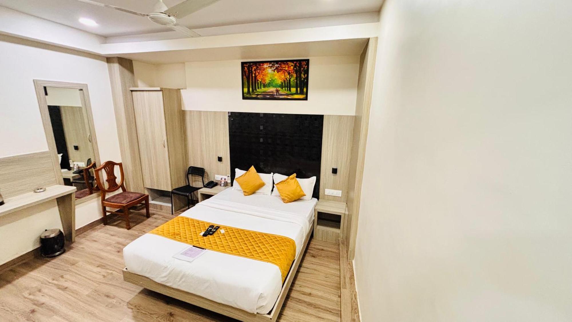 Hotel Arts International Mumbai Exterior photo