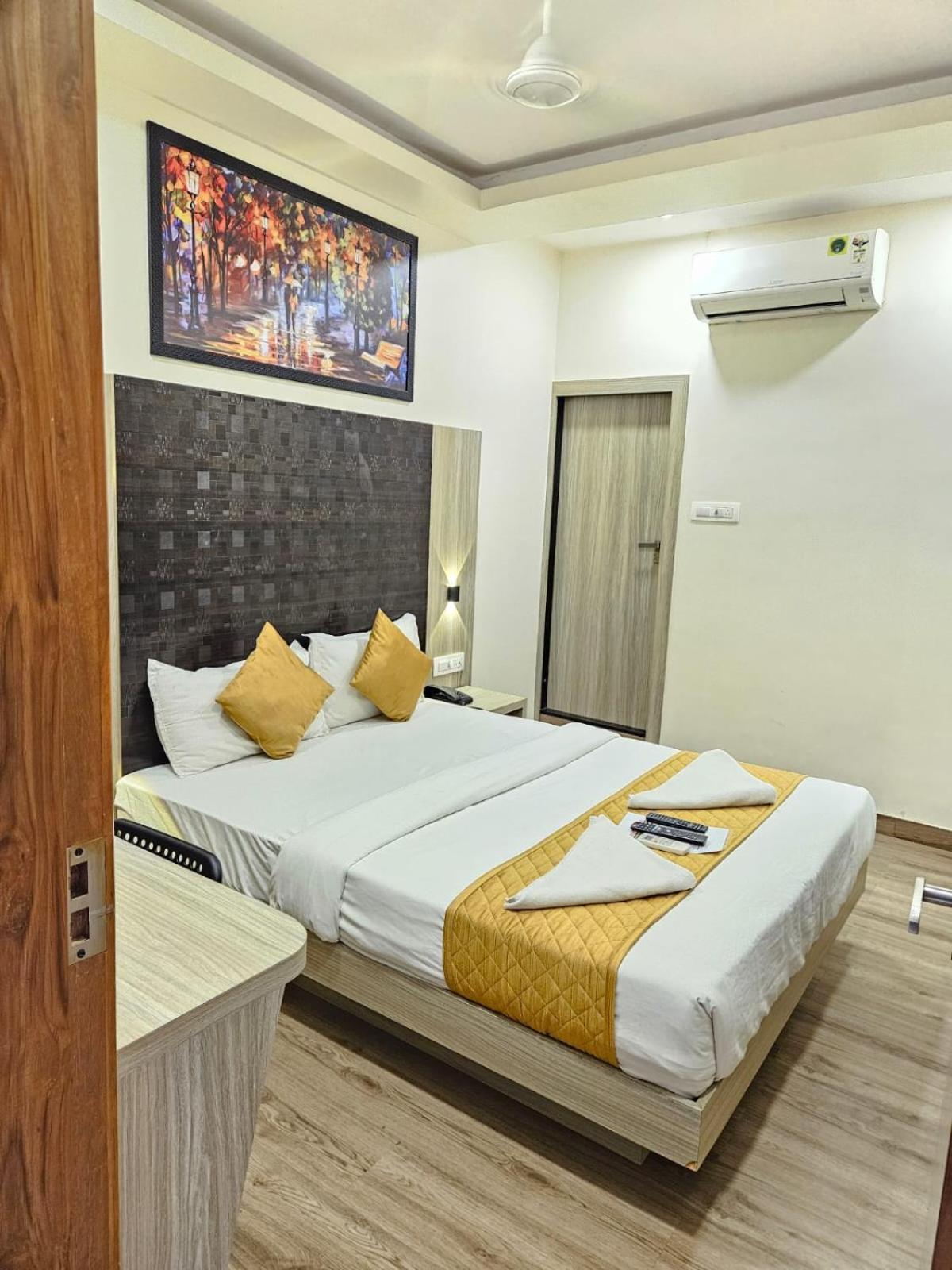 Hotel Arts International Mumbai Exterior photo